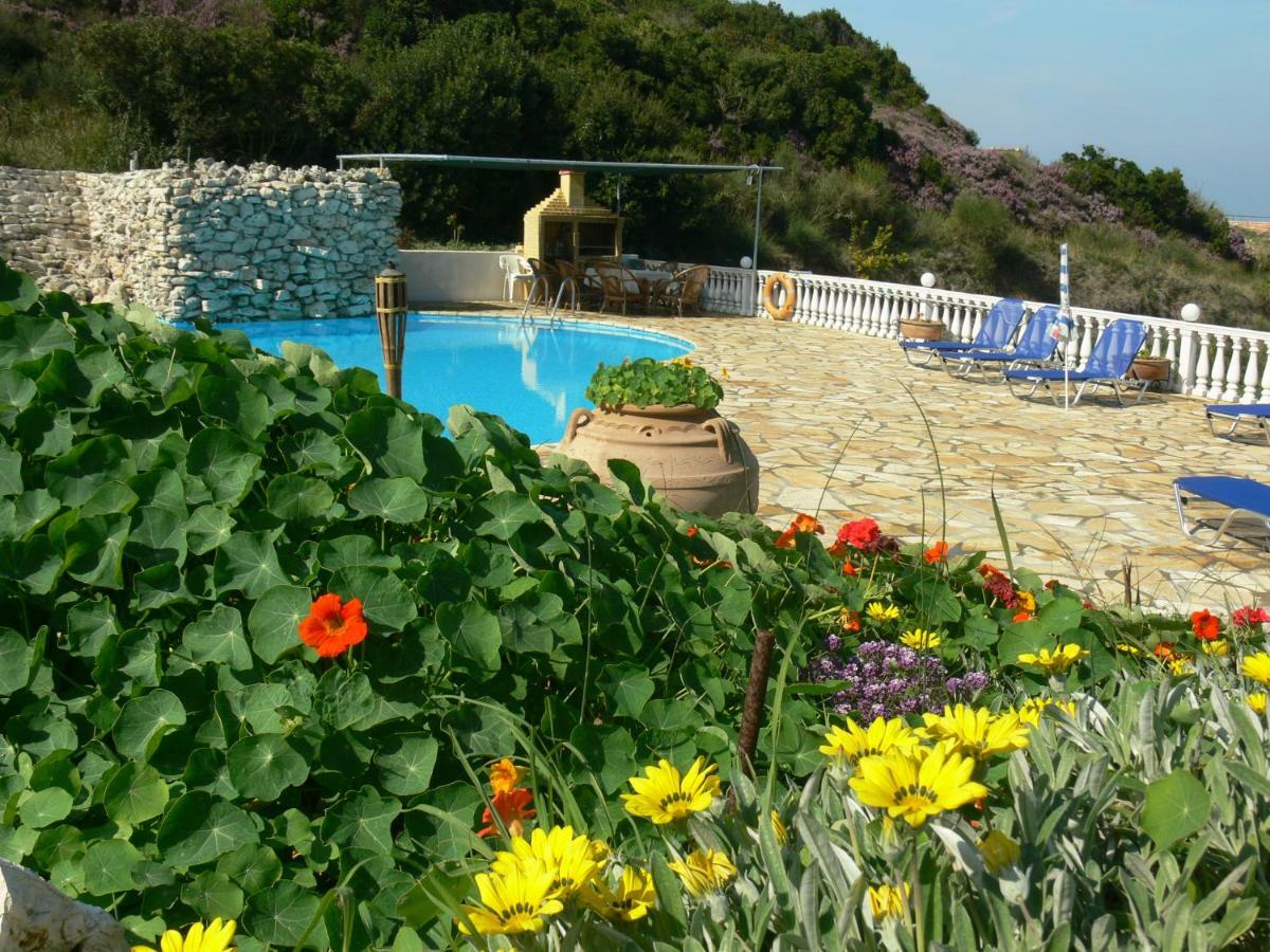 Angela Apartments Pool Gardens And Sea Views Agios Stefanos Avliotes  Exteriér fotografie